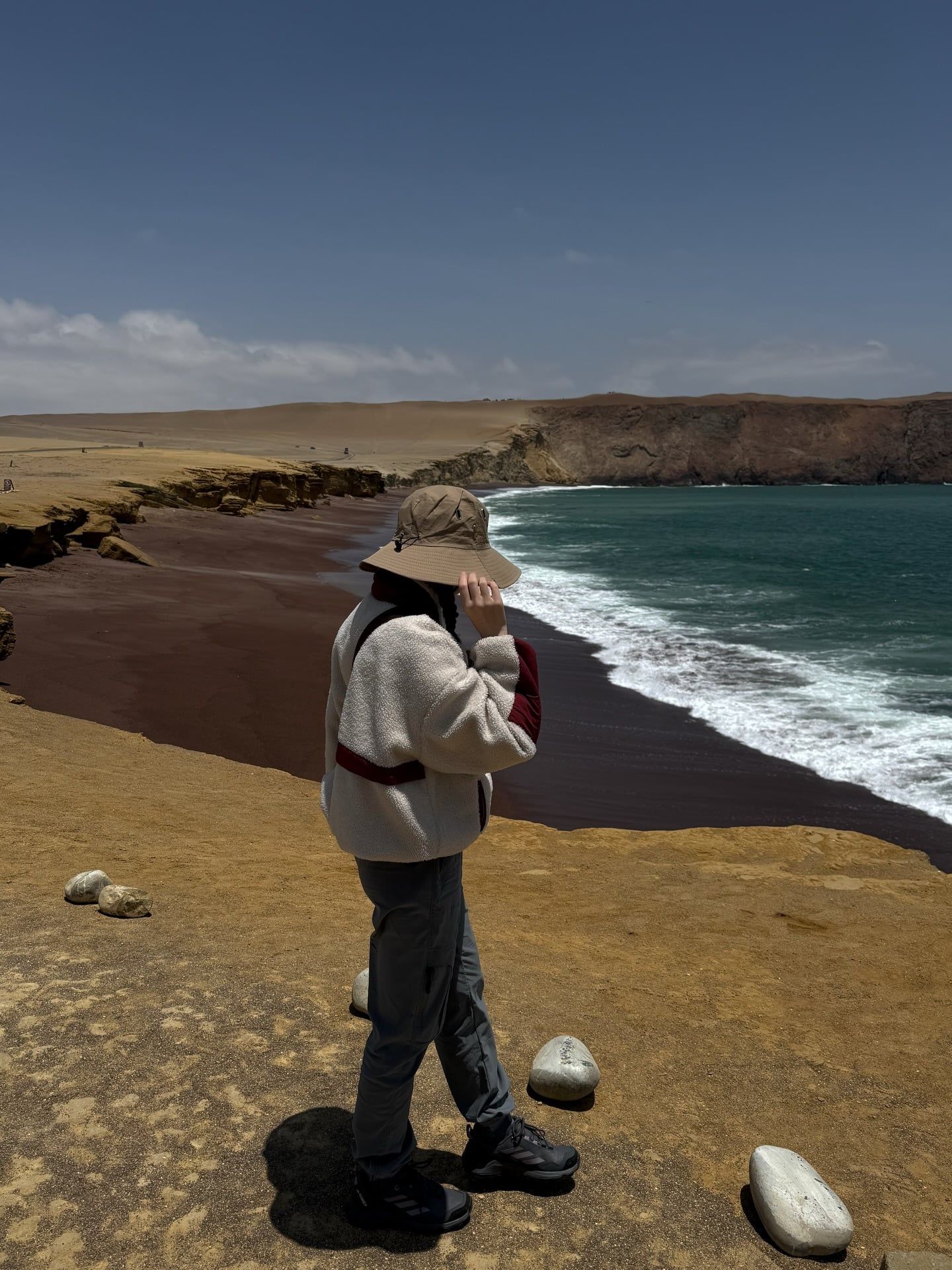 Bezoeker van Paracas rondleiding
