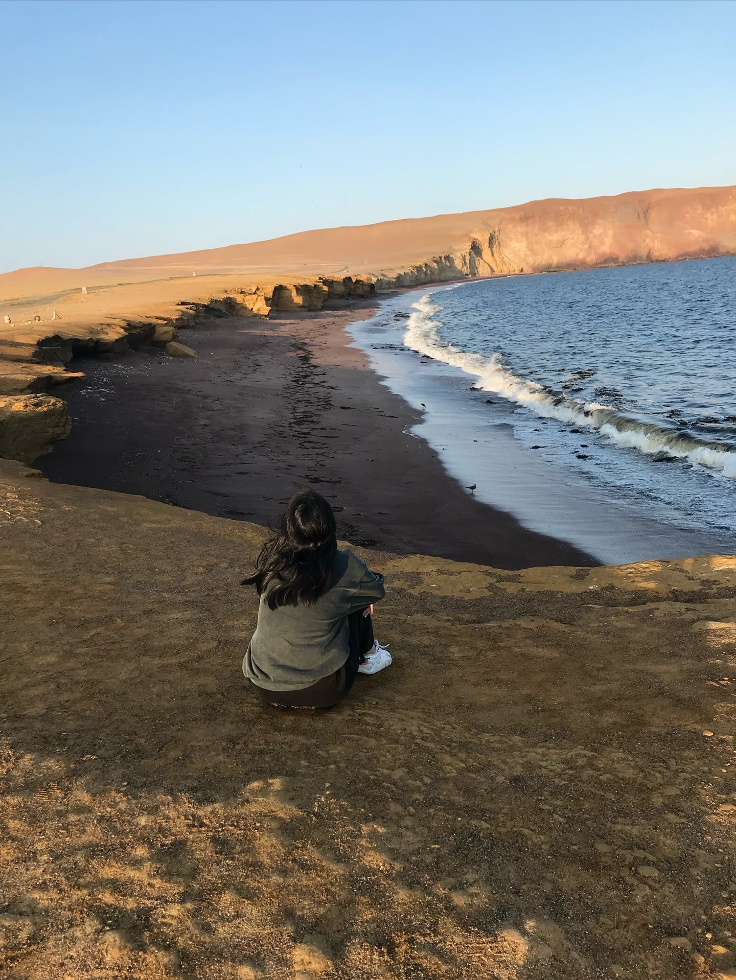 Bezoeker van Paracas rondleiding